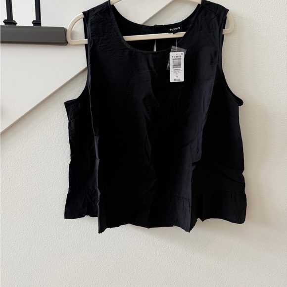 NWT torrid Black Sleeveless Ruffle Hem Top - Picture 5 of 8